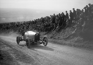 Bentley of Frank Clement competing in the Essex Motor Club Kop Hillclimb, Buckinghamshire, 1922. Artist: Bill Brunell.