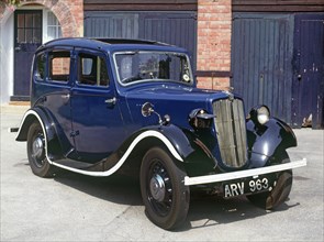 1938 Morris 8 with War time Headlamp blackout mask and whitewashed running board
