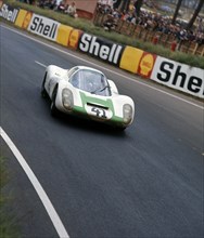 Porsche 907-6 driven by Siffert-Herrman, 1967 Le Mans Artist: Unknown.