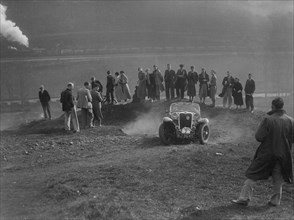 Singer of GA Mangoletsi competing in the Sunbac Inter-Club Team Trial, 1935. Artist: Bill Brunell.