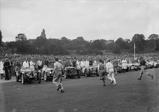 Drivers running to their cars at the start of a race at Crystal Palace, London, 1939. Artist: Bill Brunell.