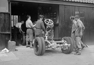 Working on Raymond Mays' Vauxhall-Villiers, c1930s. Artist: Bill Brunell.