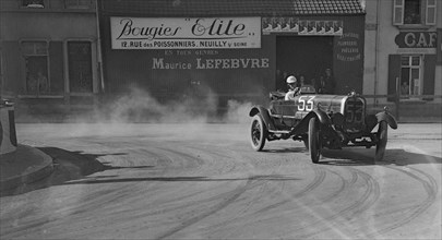 Alvis of Ruth Urquhart Dykes competing at the Boulogne Motor Week, France, 1928. Artist: Bill Brunell.