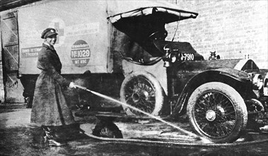 Volunteer English woman driver washing down her ambulance, Cambridge, World War I, 1915. Artist: Unknown