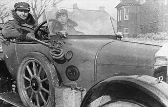 Volunteer women drivers in a Wolseley, donated towards the war effort, Cambridge, World War I, 1915. Artist: Unknown