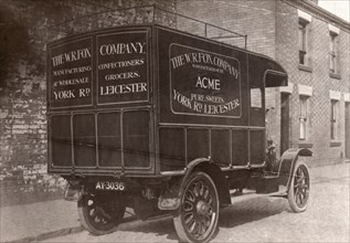 Delivery van, Leicester, 1918. Artist: Unknown