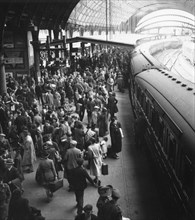 Crowds on a platform, York Railway Station, Yorkshire, 1946. Artist: Unknown