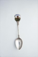 Silver spoon with enamelled shield with golfing theme, London, 1918. Artist: Unknown