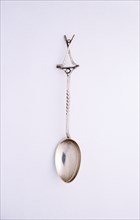 Silver spoon with two crossed clubs and ball, British, 1922. Artist: Unknown