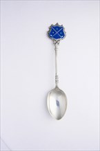 Silver golfing spoon with enamelled shield, c1910. Artist: Unknown