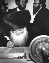 Hasidic Jews, Menorah Hotel, 18 May 1988. Artist: Unknown