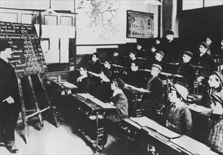 A class in Hebrew at the Jewish Free School, c1907. Artist: Unknown
