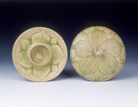 Yue stoneware covered dish with lotus pattern, Southern Dynasties period, China, 6th century. Artist: Unknown