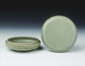 Yue celadon covered box, Five Dynasties-early Northern Song dynasty, China, 10th century. Artist: Unknown