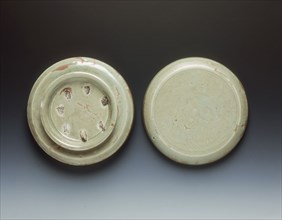 Yue celadon covered box, Five Dynasties-early Northern Song dynasty, China, 10th century. Artist: Unknown