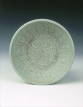 Longquan bowl with Guan type crackled celadon glaze, Southern Song dynasty, China, 13th century. Artist: Unknown