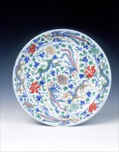 Wucai dish with dragons, phoenixes and floral scrolls, Qing dynasty, China, 1662-1722. Artist: Unknown
