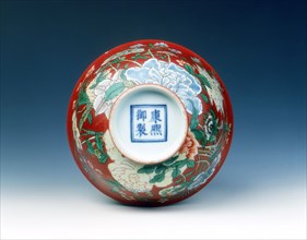 Polychrome bowl with flowers on coral ground, late Kangxi period, Qing dynasty, China, 1700-1722. Artist: Unknown