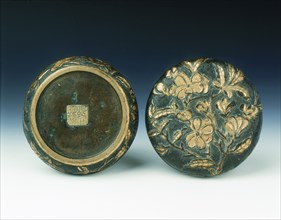 Parcel gilt bronze incense box, Wanli period, Ming dynasty, China, 1573-1620. Artist: Hu Wenming