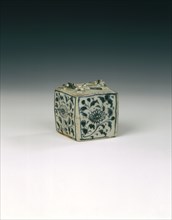 Blue and white jarlet with chrysanthemums and salamanders, China, 1300-1368. Artist: Unknown