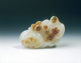 Jade bird with lingzhi, bulb and prunus, early Qing dynasty, China, 1662-1722. Artist: Unknown