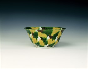 Bowl with 'egg and spinach' glaze, Transitional period, China, 17th century. Artist: Unknown