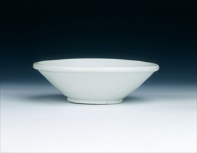 White Ding bi-foot bowl, Tang dynasty, China, 9th century. Artist: Unknown
