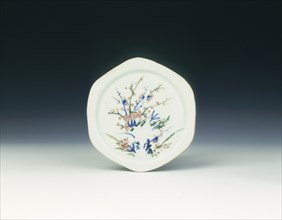 Saucer with rock and flowers, Ming dynasty, Tianqi period, China, 1621-1627. Artist: Unknown