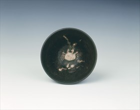 Bowl with white crab design, Muromachi period, Japan, 15th-16th century. Artist: Unknown