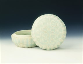 Qingbai round box, Yuan dynasty, China, 1279-1368. Artist: Unknown