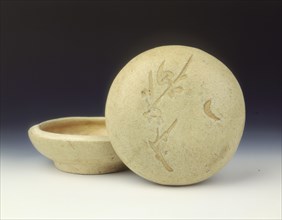 Box with crescent moon and prunus spray, Yuan dynasty, China, 14th century. Artist: Unknown