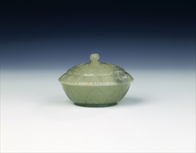 Jade circular Moghul style box and cover, Qing dynasty, China, 1st half of 19th century. Artist: Unknown
