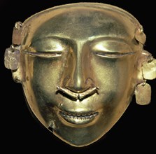 Pre-Columban gold mask from Columbia. Artist: Unknown