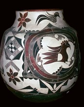 Pueblo pot with a bird design Artist: Unknown
