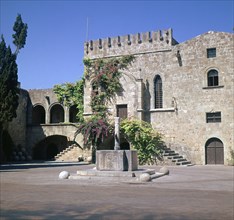 Fountain in the Old town and Palace of Armeria, 14th century. Artist: Roger de Pins