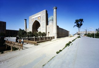 Shir-Dar Madrasa, Samarkand, Uzbekistan, c20th century. Artist: CM Dixon.