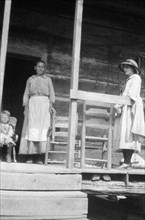 Maud Karpeles and Mrs Doc Pratt, Hindman, Knott County, Kentucky, USA, 1916-1918. Artist: Cecil Sharp
