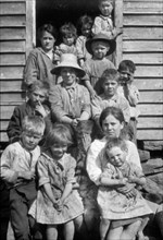 Laurel Wheeler and family, Buena Vista, Rockbridge County, Virginia, USA, 1916-1918. Artist: Cecil Sharp