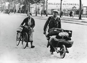 French refugees returning home after the fall of France to the Germans, Paris, July 1940. Artist: Unknown