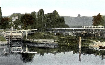 Mapledurham Lock, Oxfordshire, 20th Century. Artist: Unknown