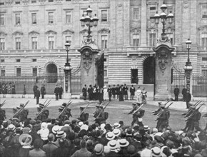 British soldiers marching past Buckingham Palace, London, August 1914. Artist: Unknown