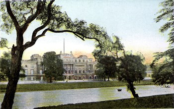 Buckingham Palace, London, 20th Century. Artist: Unknown