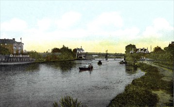 Caversham Bridge, Berkshire, 20th Century. Artist: Unknown