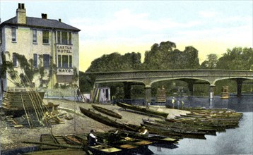 Hampton Court Bridge, London, 20th Century. Artist: Unknown