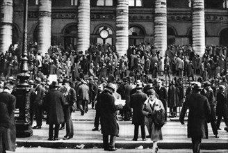 Bargaining outside the Stock Exchange, Paris, 1931.Artist: Ernest Flammarion