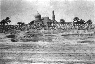 Mosque and graveyard near Baghdad, 1918. Artist: Unknown