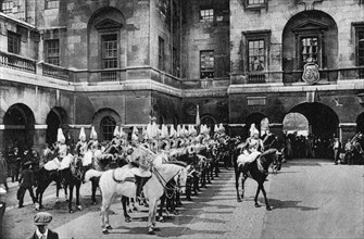 Royal Horse Guards, changing guard, London, 1915. Artist: Unknown