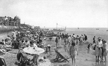 Holidaymakers on Bognor Regis seafront, West Sussex, c1900s-1920s. Artist: Unknown