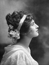 Iris Hoey (1885-1979), British actress, 1908-1909. Artist: Unknown