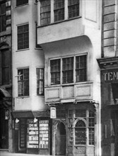 A bookshop and tobacconist's in the Strand, London, 1926-1927. Artist: Unknown